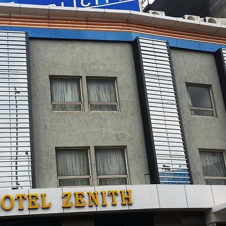 Hotel Zenith Surat Zewnętrze zdjęcie