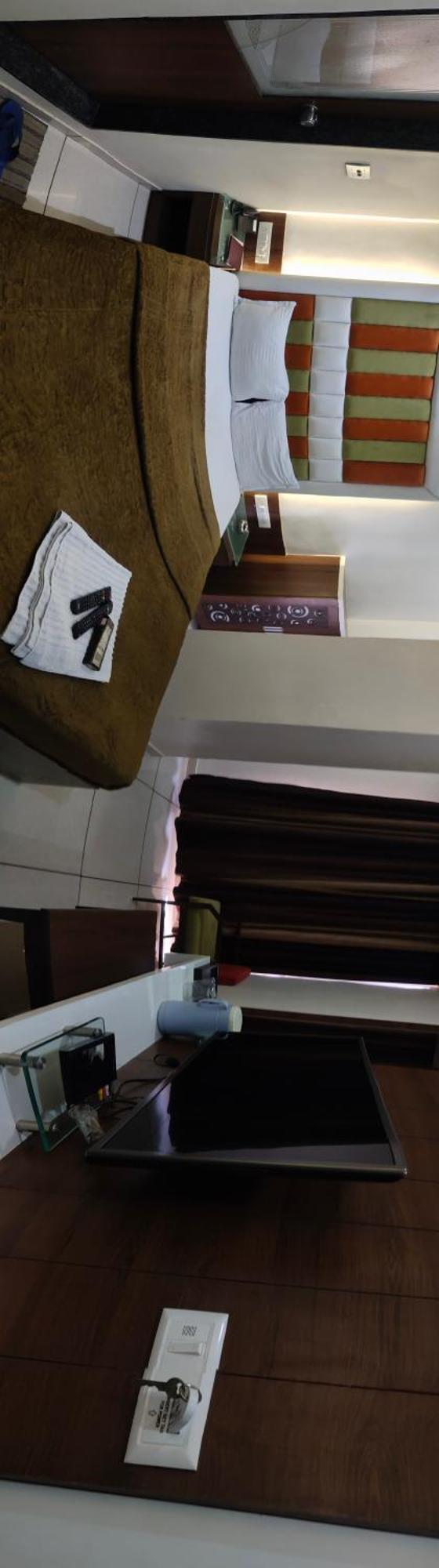 Hotel Zenith Surat Zewnętrze zdjęcie