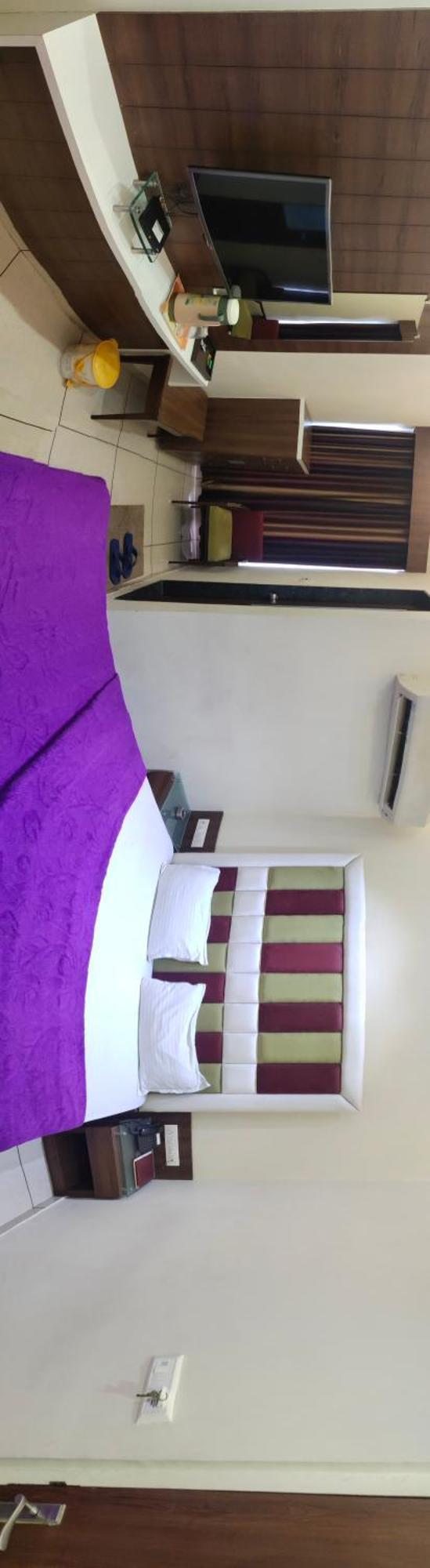 Hotel Zenith Surat Zewnętrze zdjęcie
