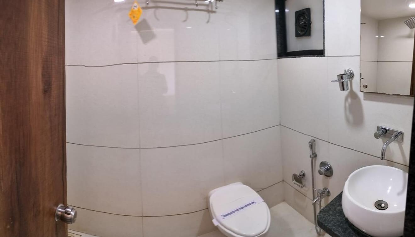 Hotel Zenith Surat Zewnętrze zdjęcie