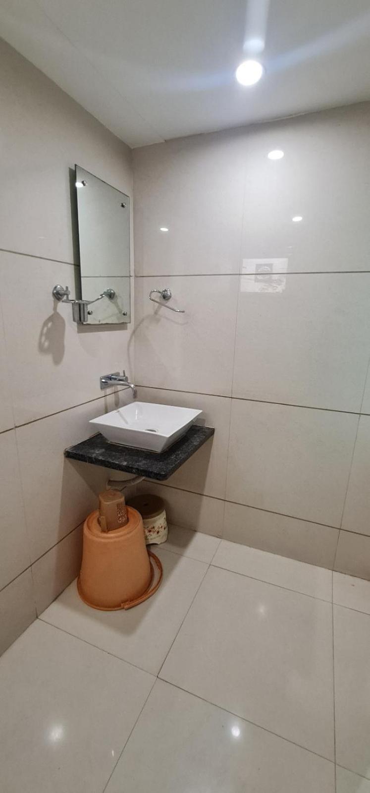 Hotel Zenith Surat Zewnętrze zdjęcie